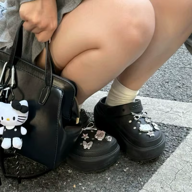 Ensemble de breloques pour chaussures Hello Kitty argentées