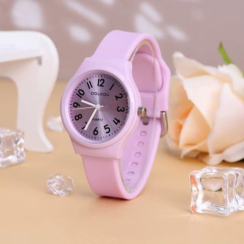 Montre chic pour femme : Design de niche pour un luxe simple et léger – Accessoire haut de gamme parfait