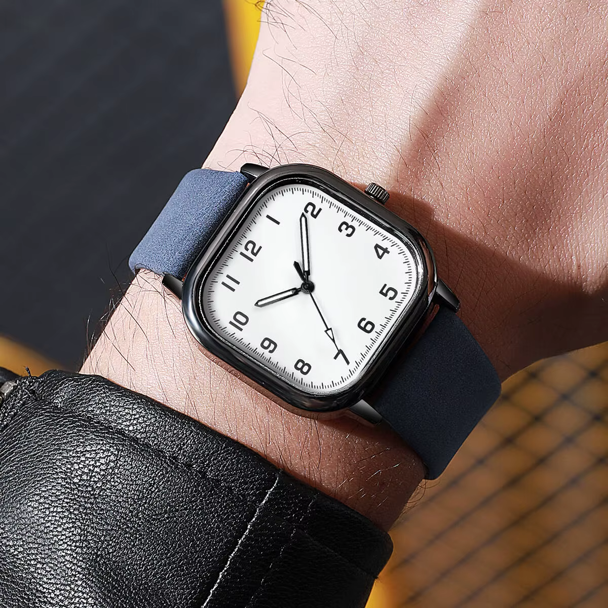 Mode hommes montres d'affaires Simple carré arabe montre à Quartz bracelet en cuir