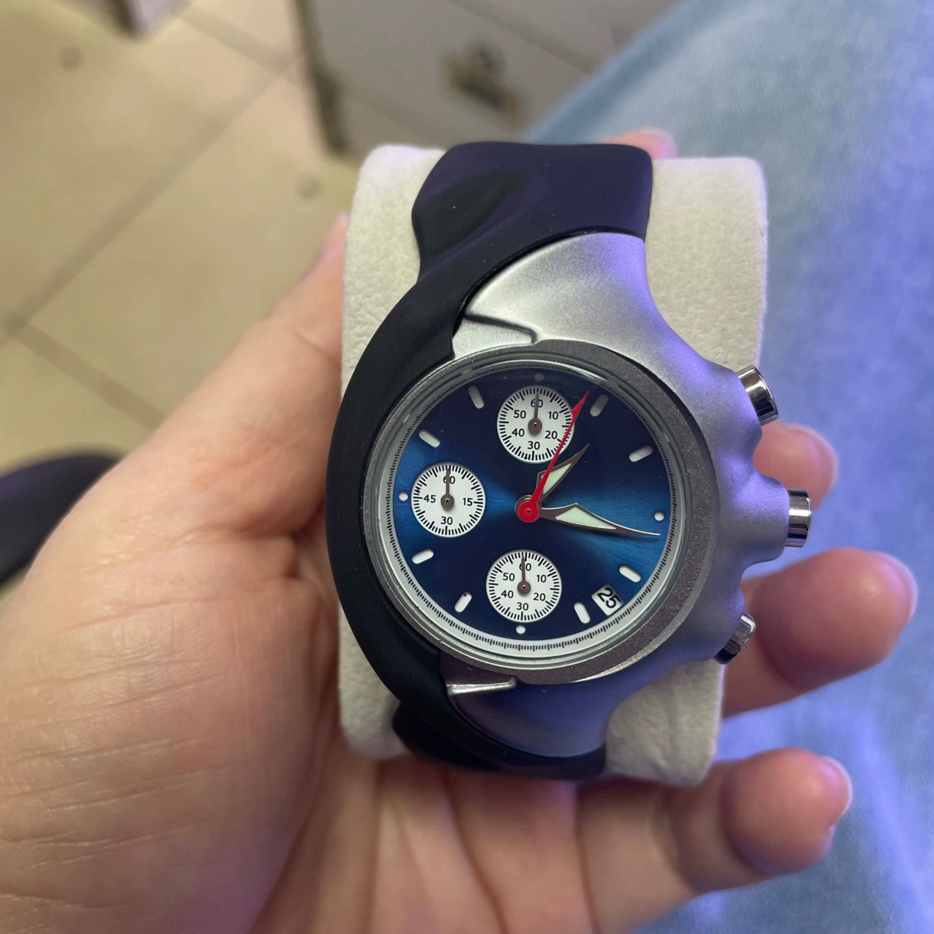 Montre originale Y2K au design étrange