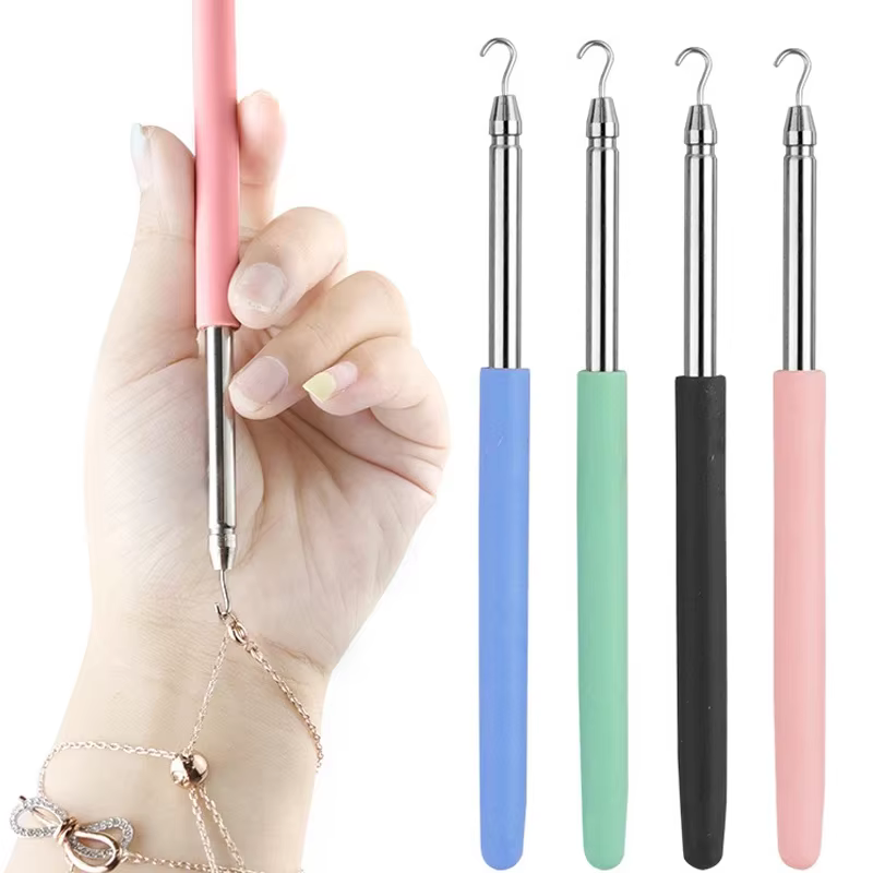 Outil d'aide pour la fixation des bracelets