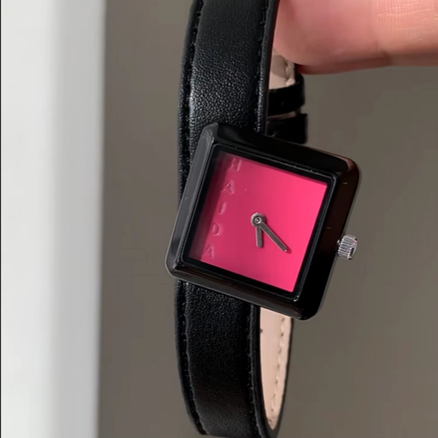 Montre carrée de qualité haut de gamme pour femmes