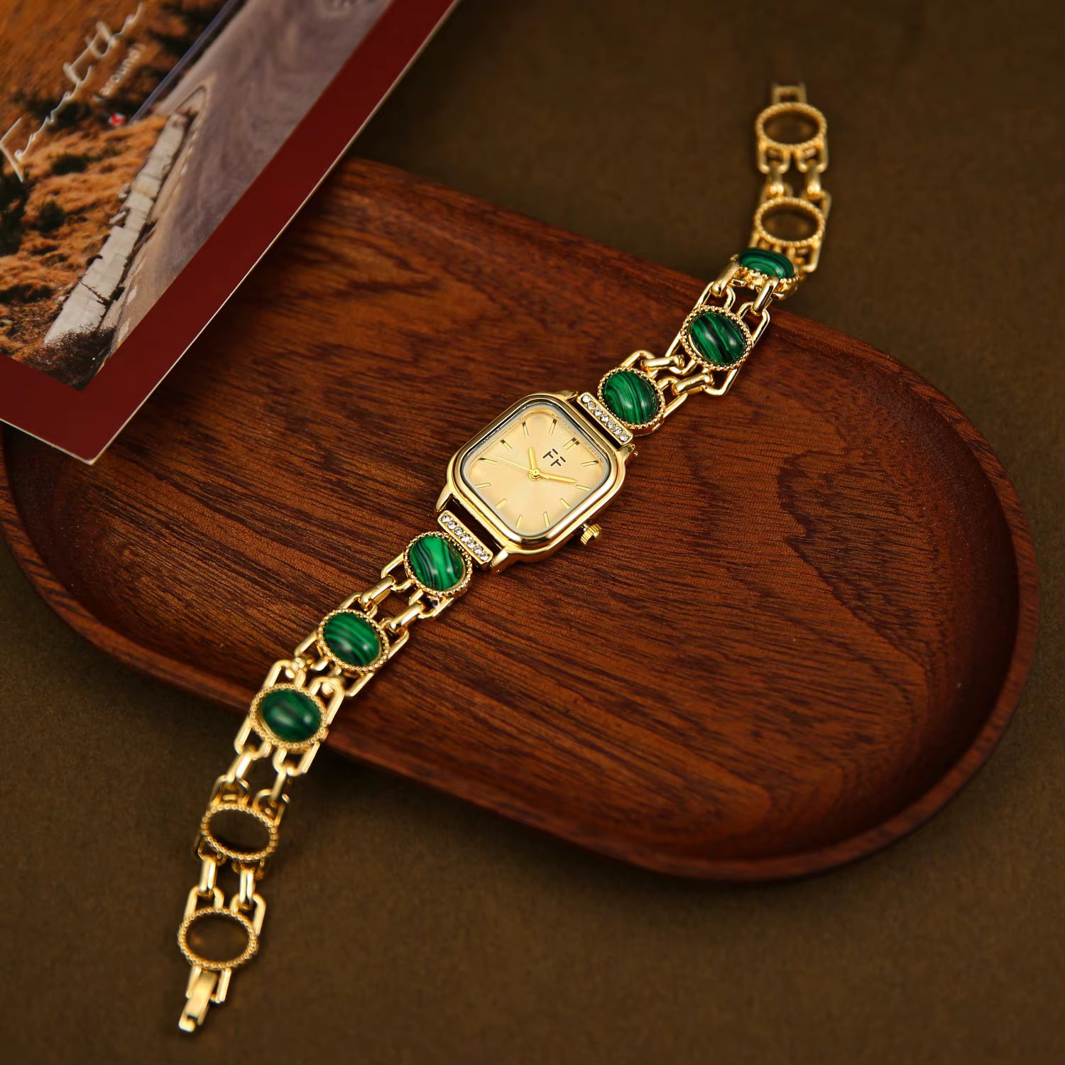 Montres pour femmes tendance avec bracelet incrusté de pierres précieuses turquoise artificielles