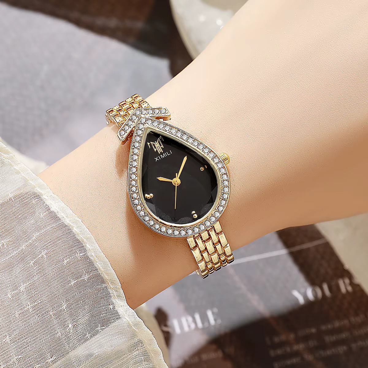 Nouvelle montre créative vintage pour femmes avec cadran en forme de larme serti de diamants