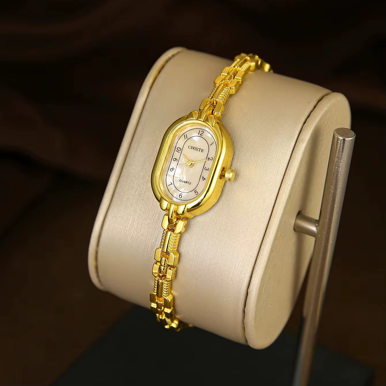 Petite montre vintage en or