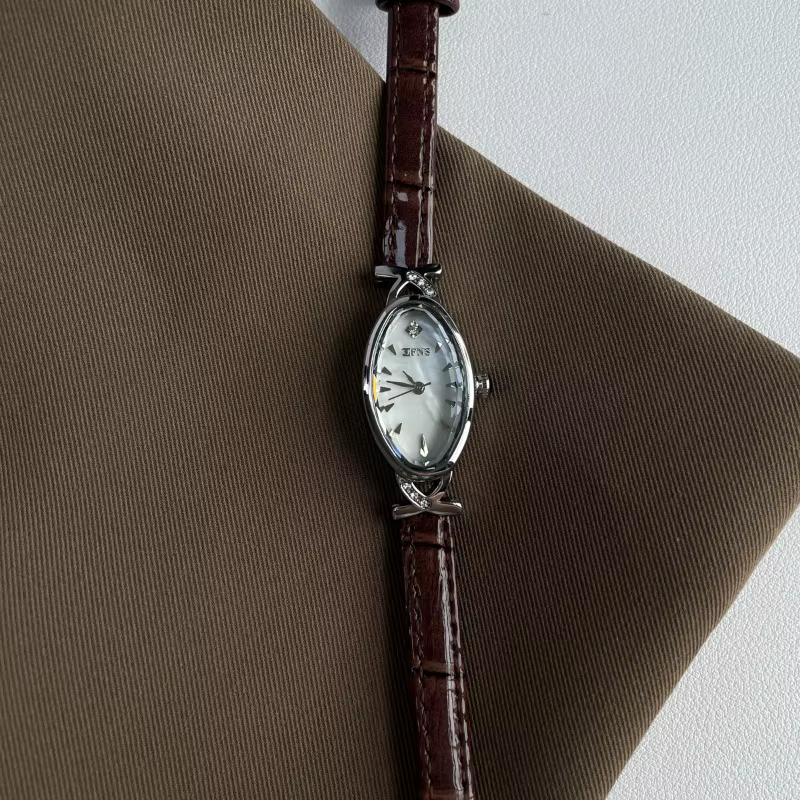 2025 montre à Quartz de luxe pour femmes ovale saphir décontracté dames horloge étanche en cuir marron élégant