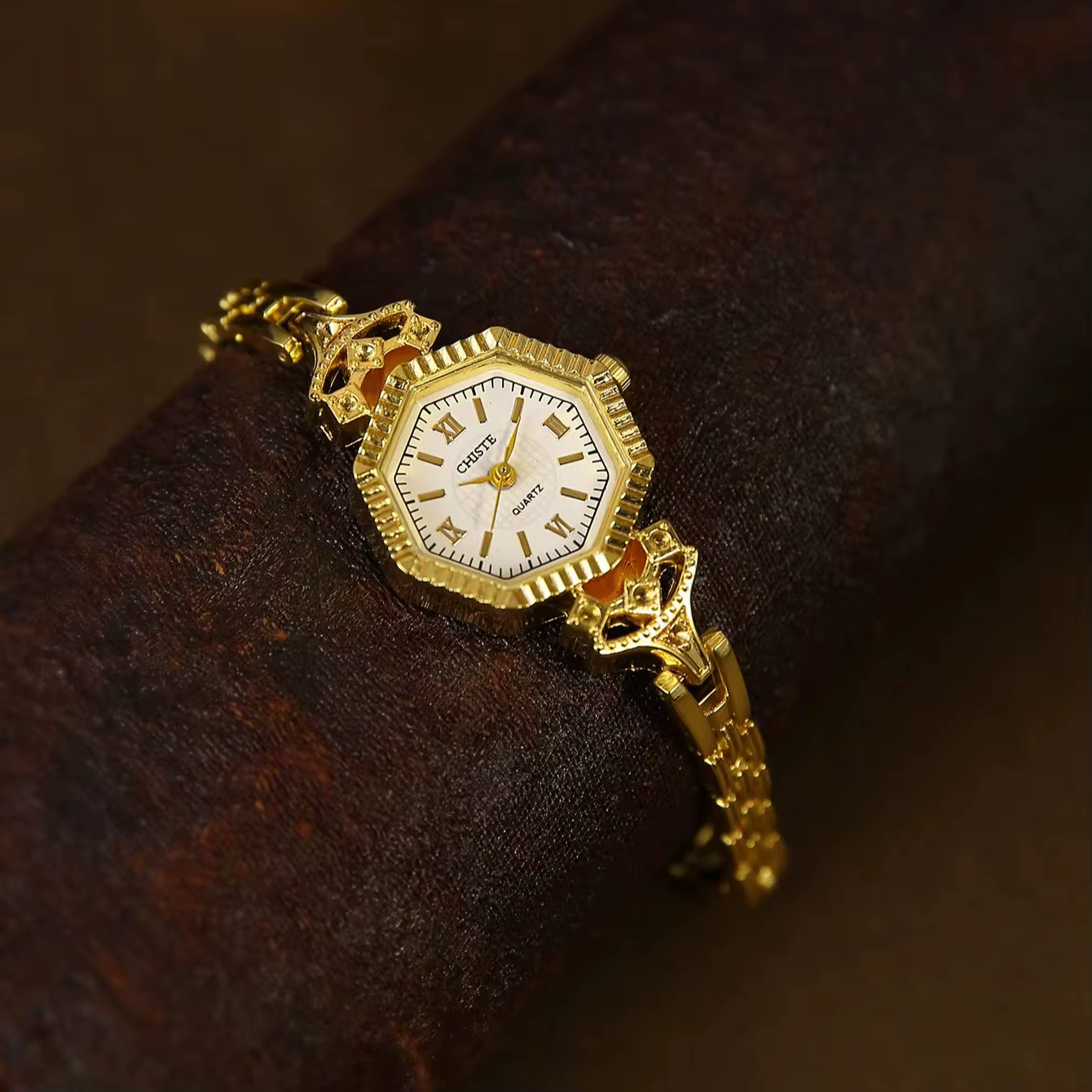 Petite montre vintage en or