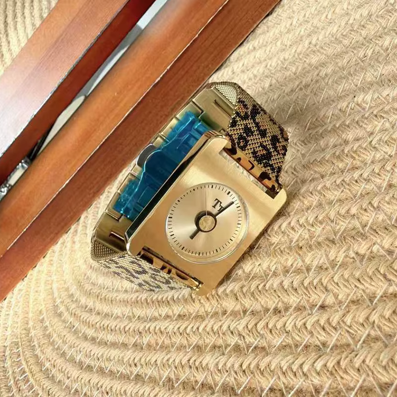 Montre carrée atmosphérique étanche pour femmes