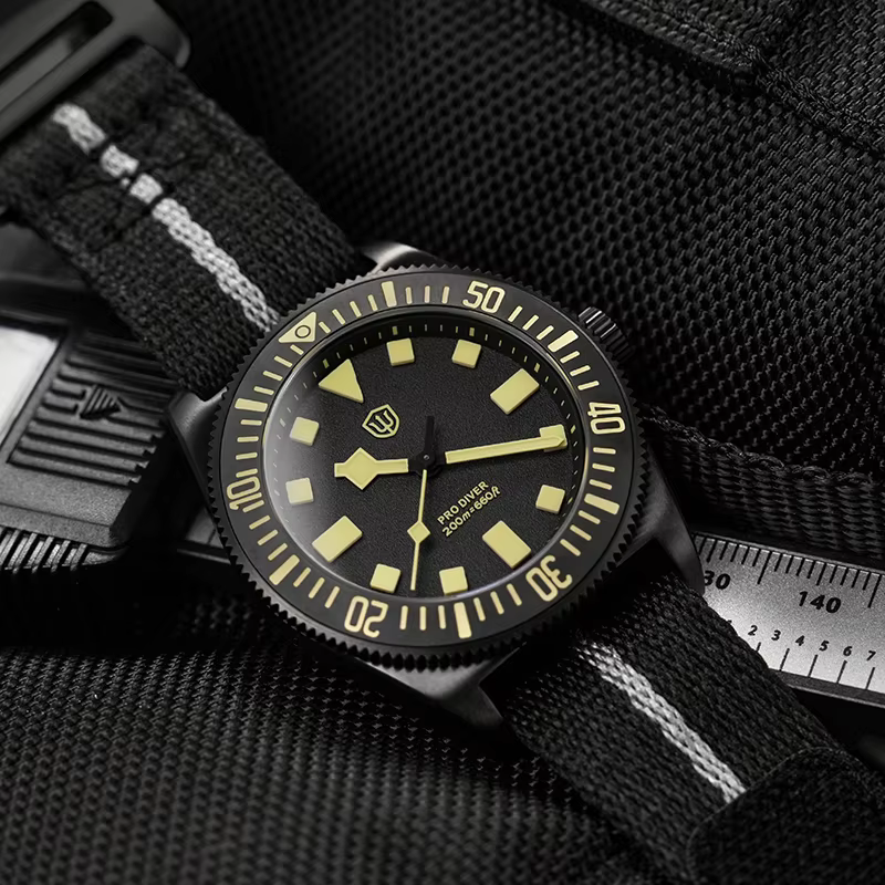Watchdives EXD V2 montre à Quartz Grade 2 titane VH31 mouvement de balayage
