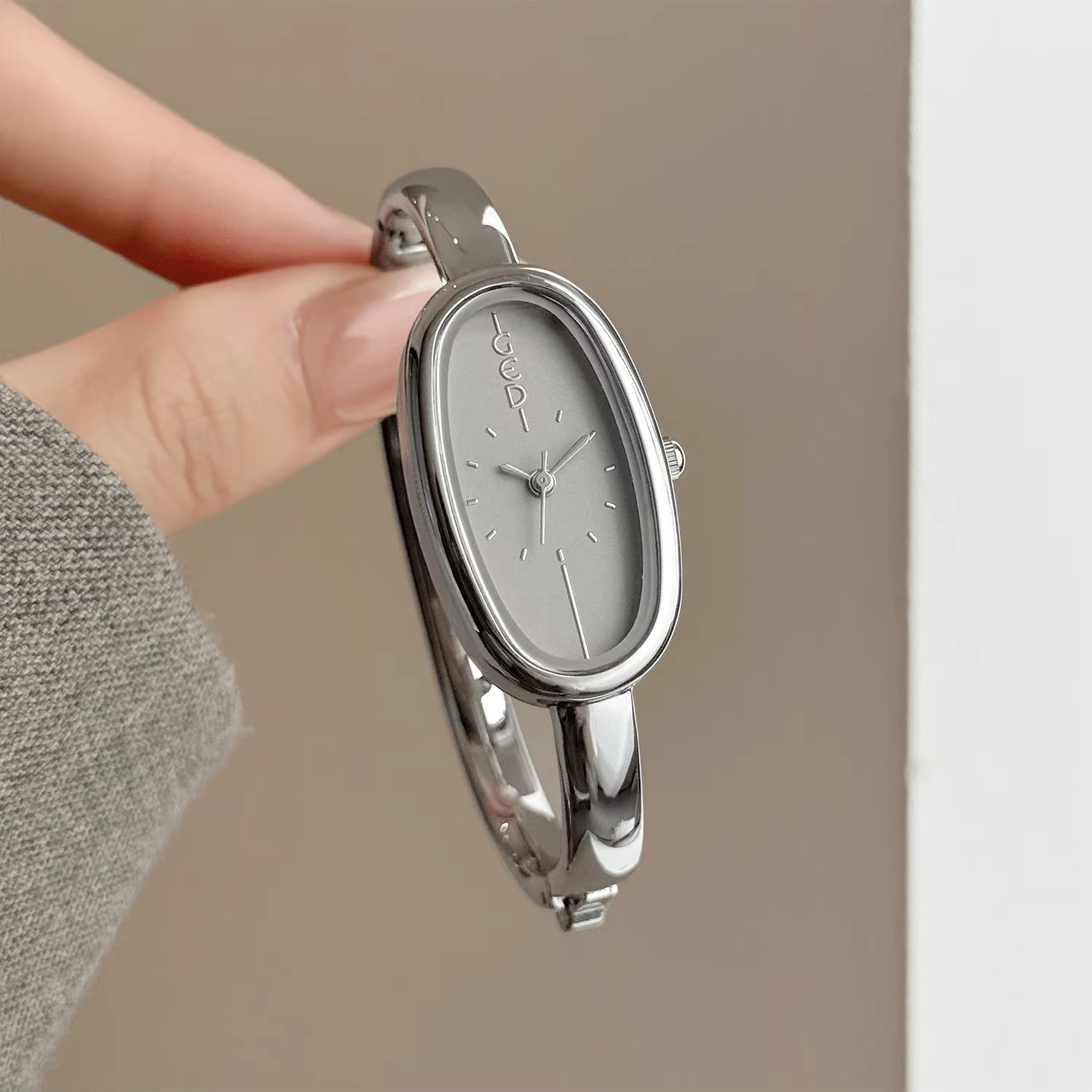 Montre pour femme en argent