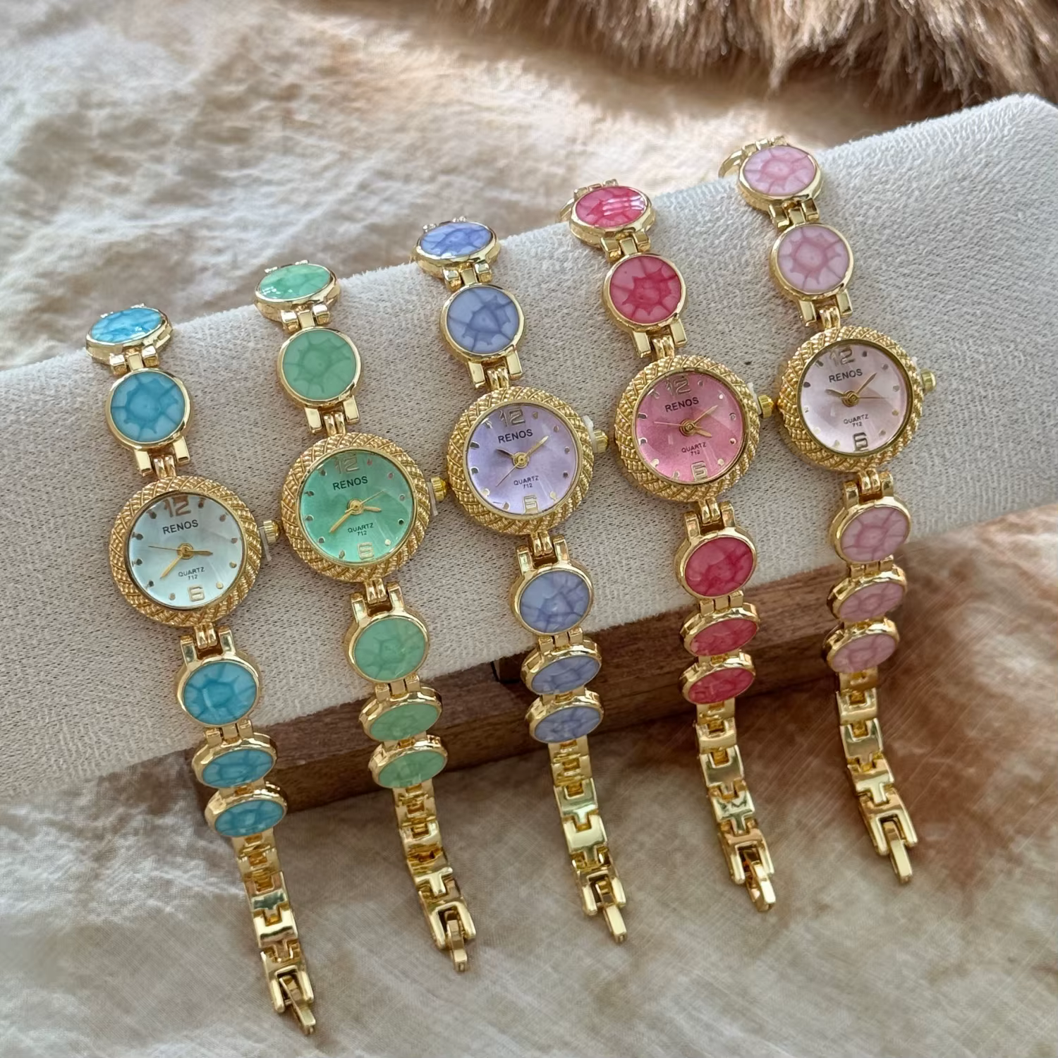 Montre-bracelet élégante pour femme avec bracelet coloré