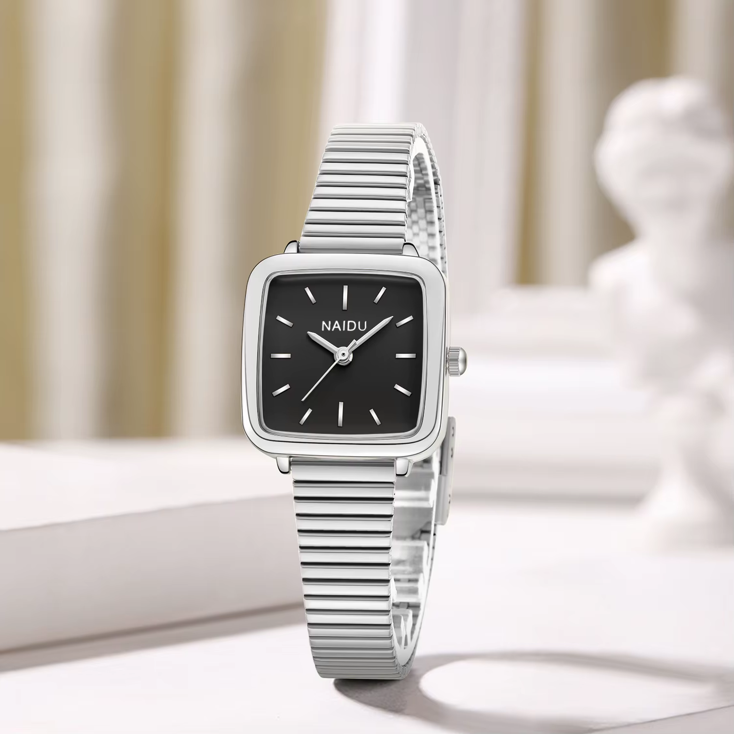 1 montre pour femme au design simple, artistique et vintage à quartz