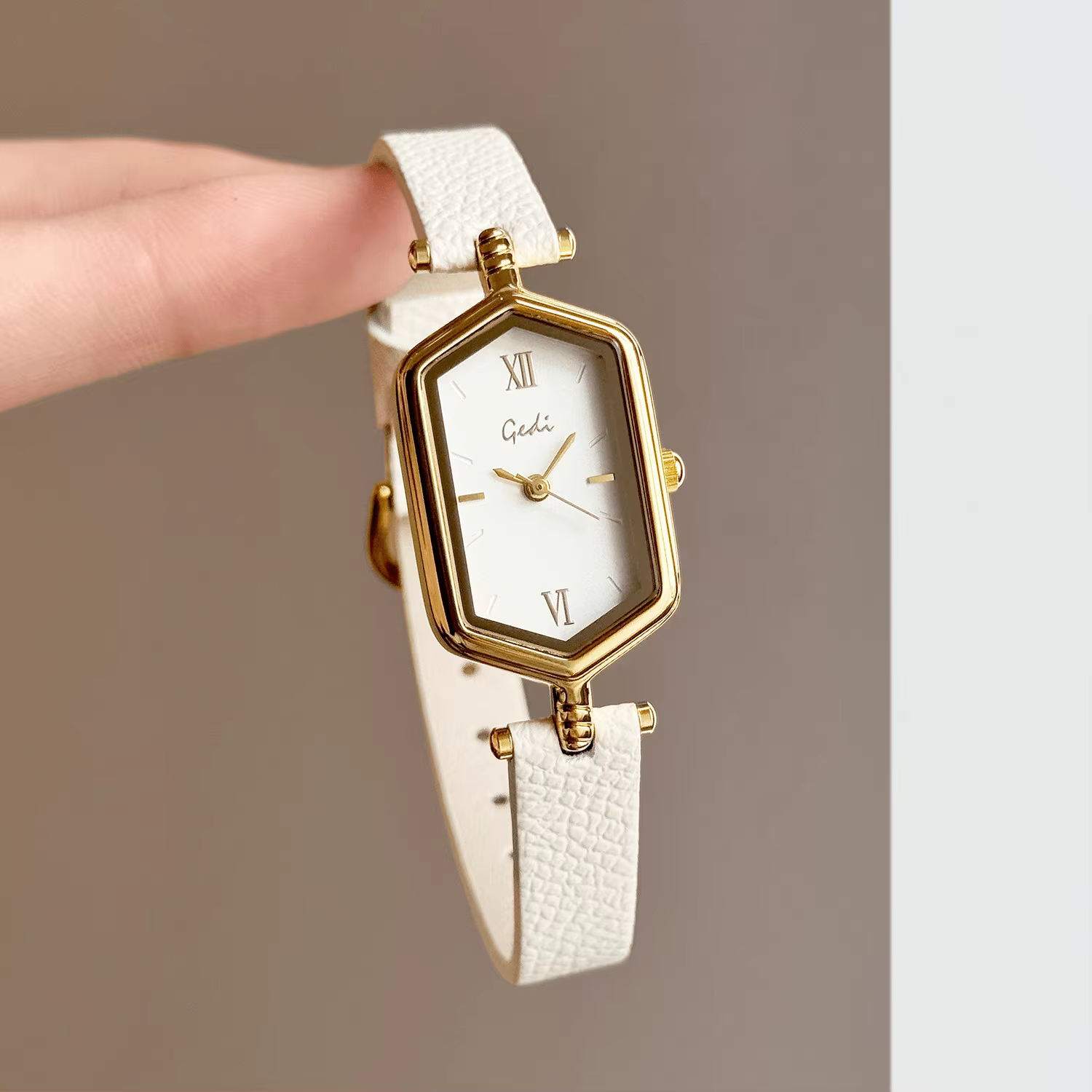 Montre hexagonale vintage pour femme, bracelet en cuir, chiffres romains minimalistes, montre-bracelet à quartz, petite montre, décontractée, pour tous les jours, montres habillées