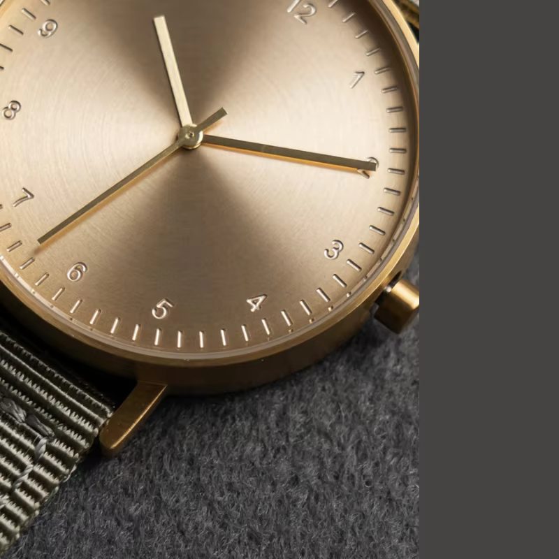 Montre à quartz avec mouvement