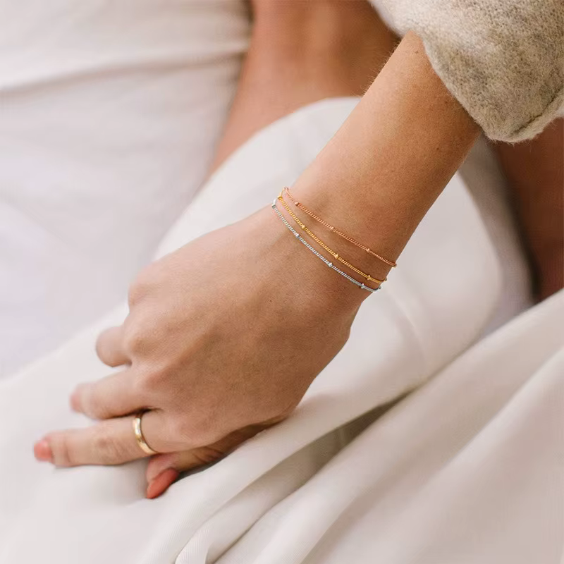 Bracelet de perles triple 3 couleurs pour femmes, plaqué or 14 carats, chaîne délicate en acier inoxydable, Simple, mignon, fait à la main, petits bijoux pour elle