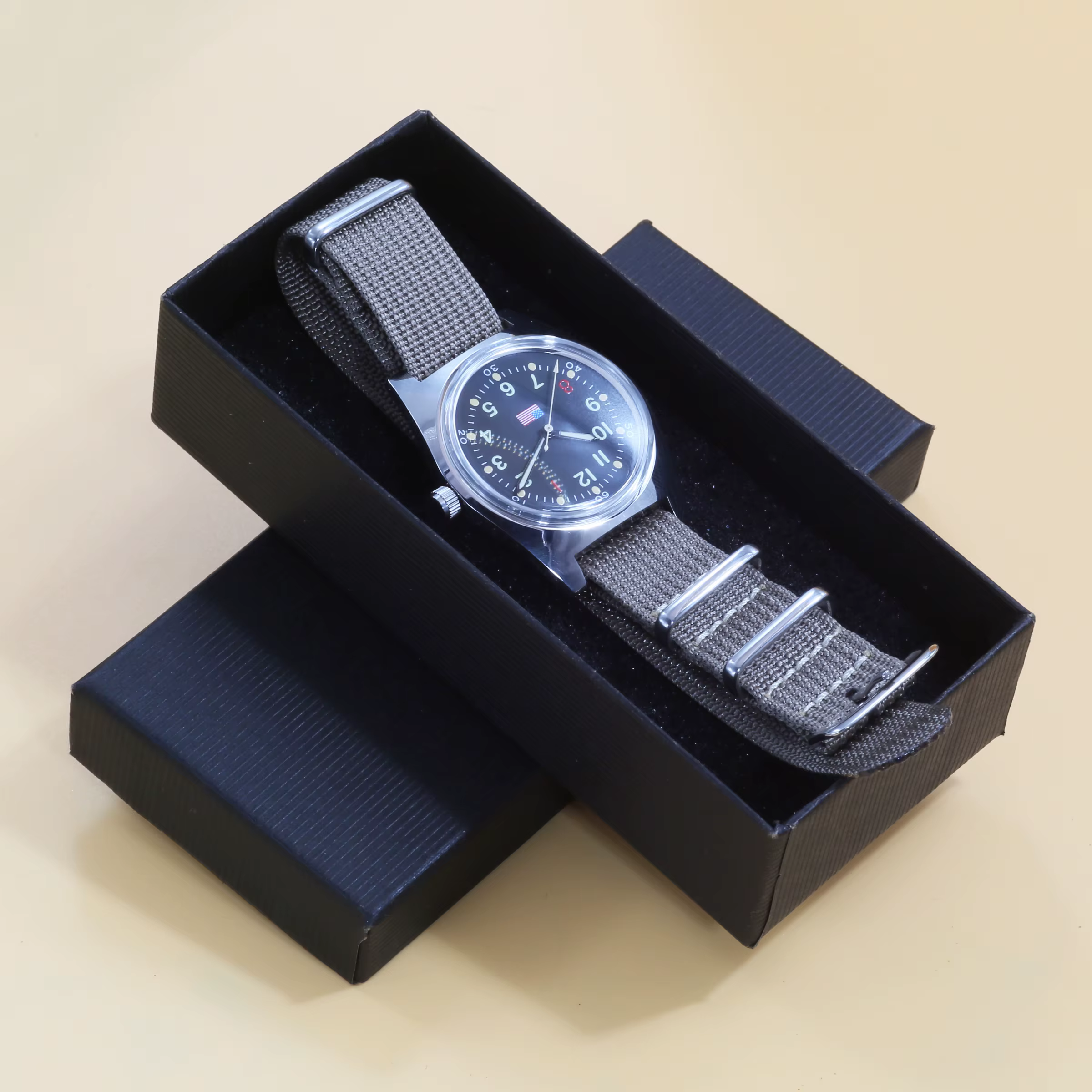 Montre mécanique rétro pour homme de style Union Jack 8120 36 mm avec mouvement manuel. Fabriqué en Chine et disponible en gros.