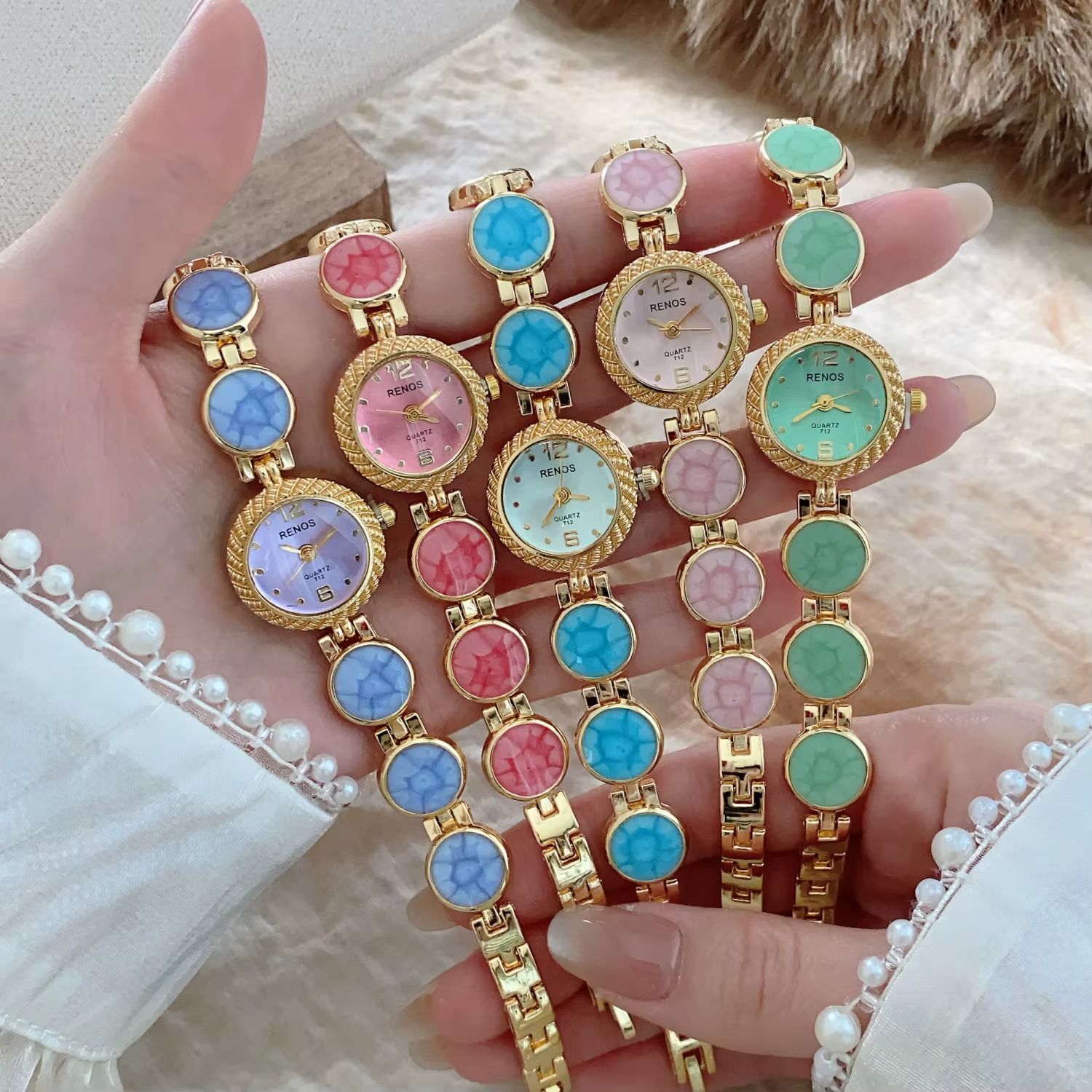 Montre-bracelet élégante pour femme avec bracelet coloré