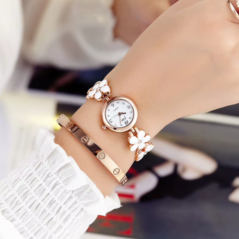 Montre à quartz élégante pour femme : design floral noir et rose - Idée cadeau parfaite pour toutes les occasions