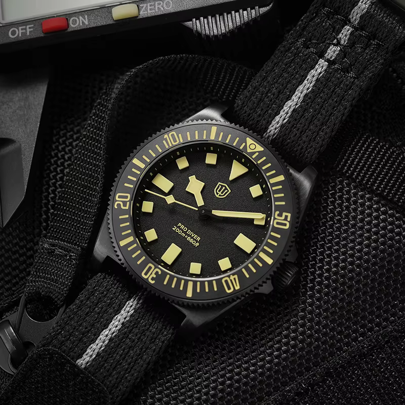 Watchdives EXD V2 montre à Quartz Grade 2 titane VH31 mouvement de balayage