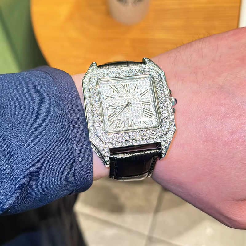 2025 nouveau carré hommes grand cadran Tonneau forme montre