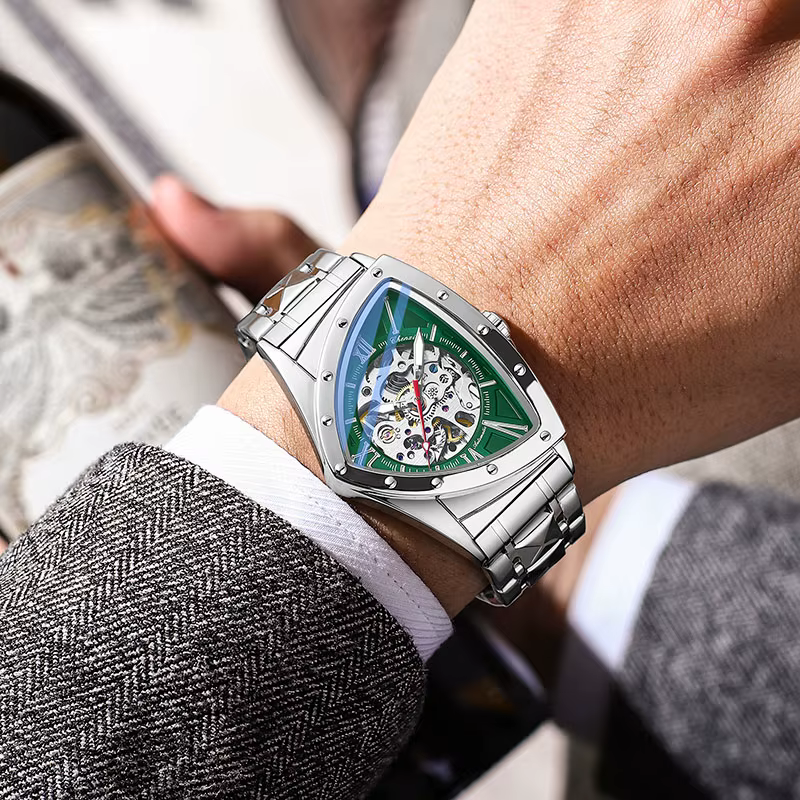 Montre-bracelet mécanique à design triangulaire créatif pour hommes
