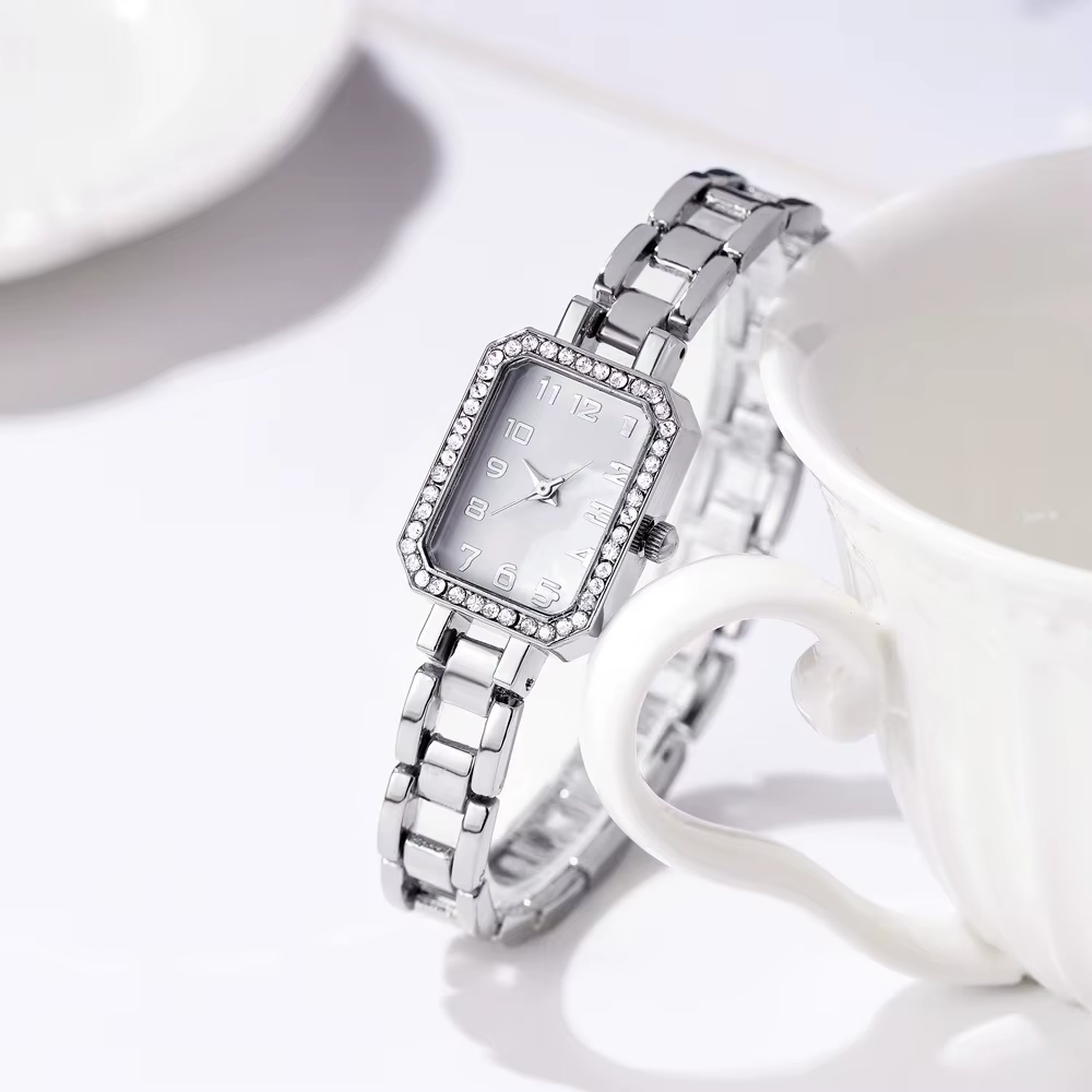 Montre pour femme de luxe 2025 nouveau Simple carré plein diamant