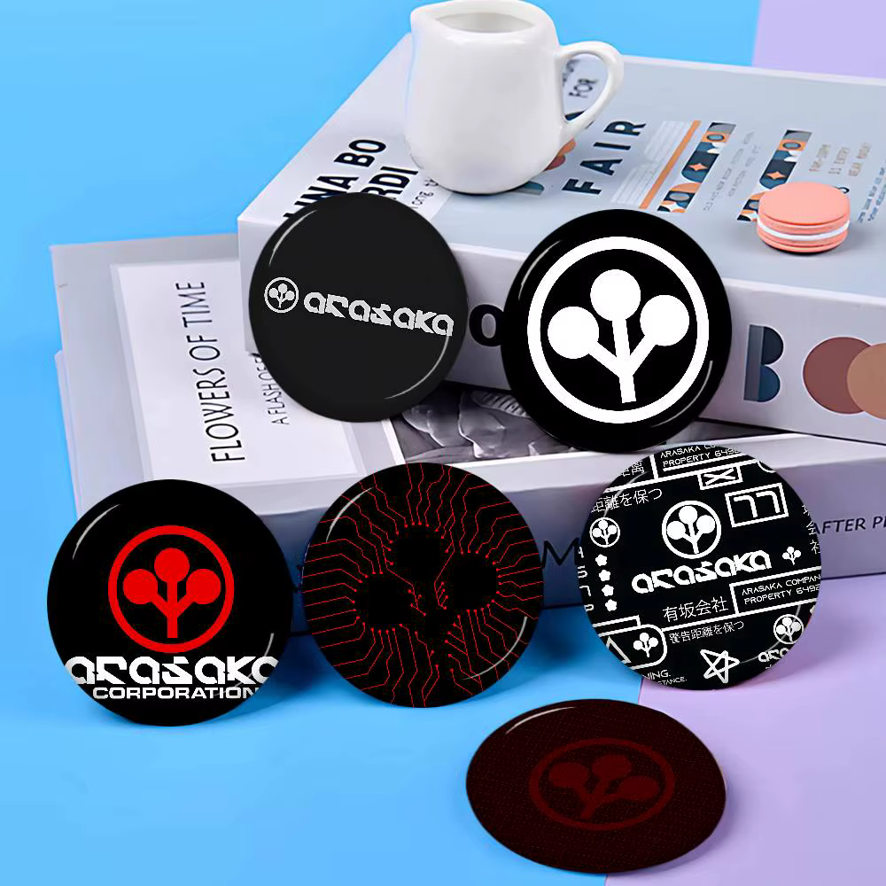 Épingles créatives avec logo de la société Arasaka, visages amusants, broche ronde à clipser, badge, accessoires pour sac à dos, chapeau, bijoux, cadeaux
