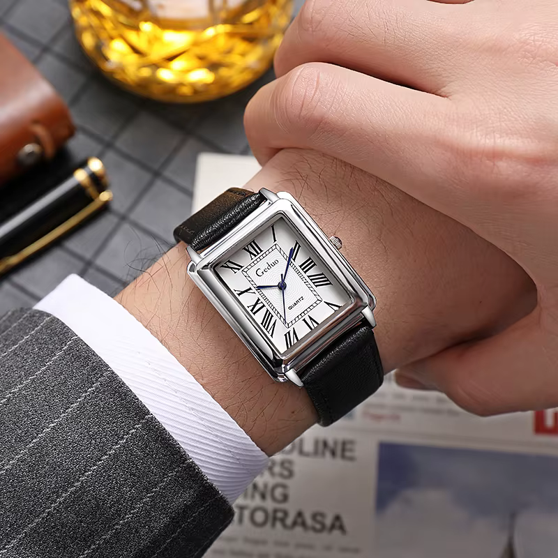 Montre-bracelet à quartz pour hommes à la mode avec bracelet en cuir