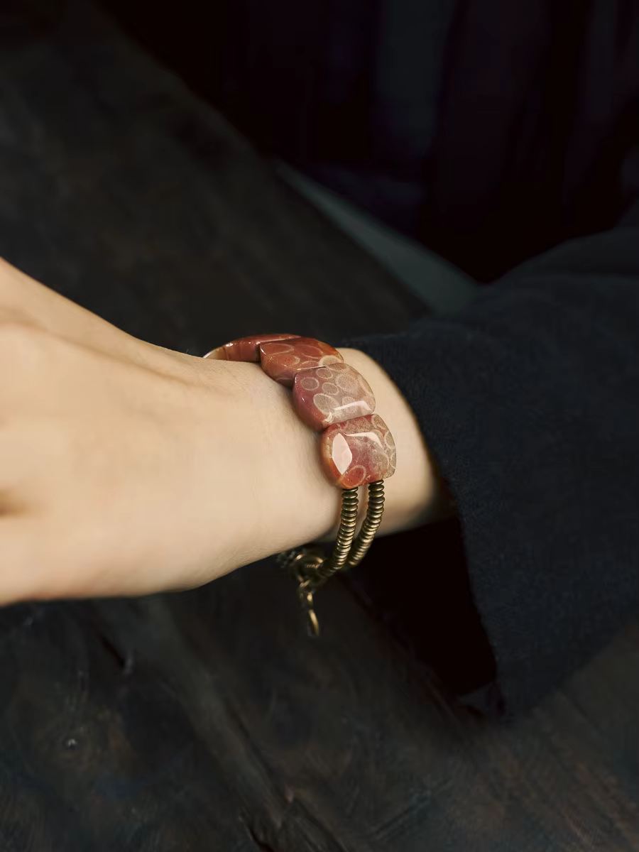 Bracelet de pierres naturelles pour hommes et femmes, deux perles en laiton, roche rouge, métal, bijoux de sémanquer, bracelet de paix protecteur perlé