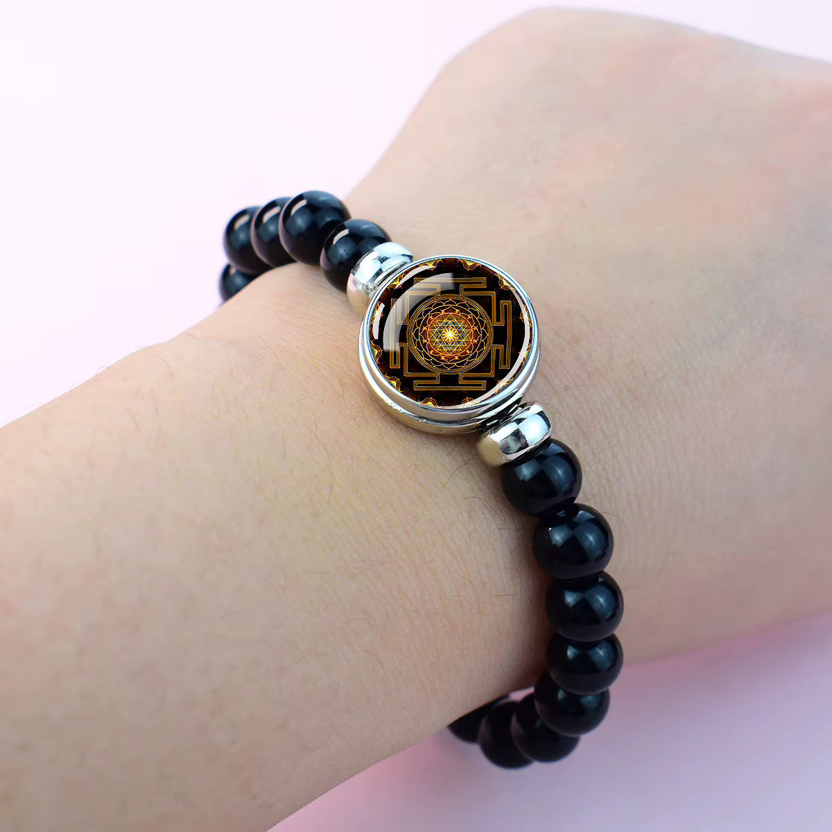 Bracelet extensible en perles noires spirituelles Mandala Sri Yantra, bracelet de méditation yoga avec dôme en verre