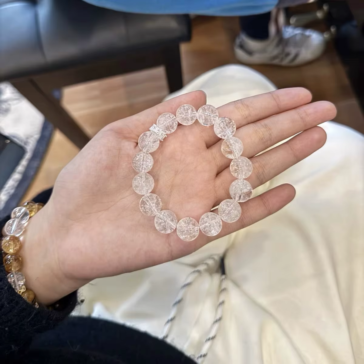 Un bracelet éblouissant en cristal de glace pilée blanc