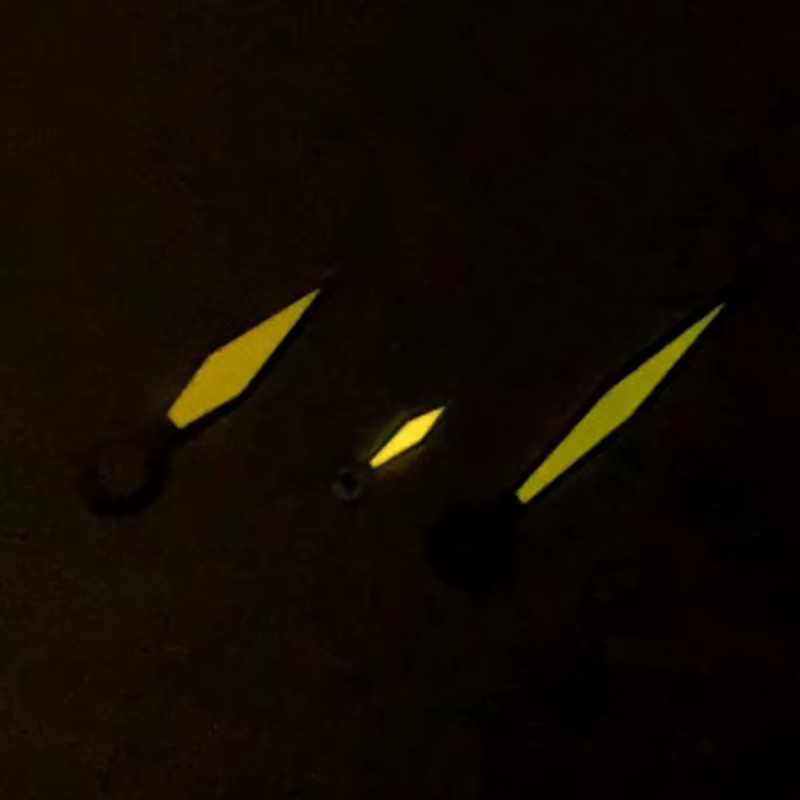 Aiguilles de montre lumineuses