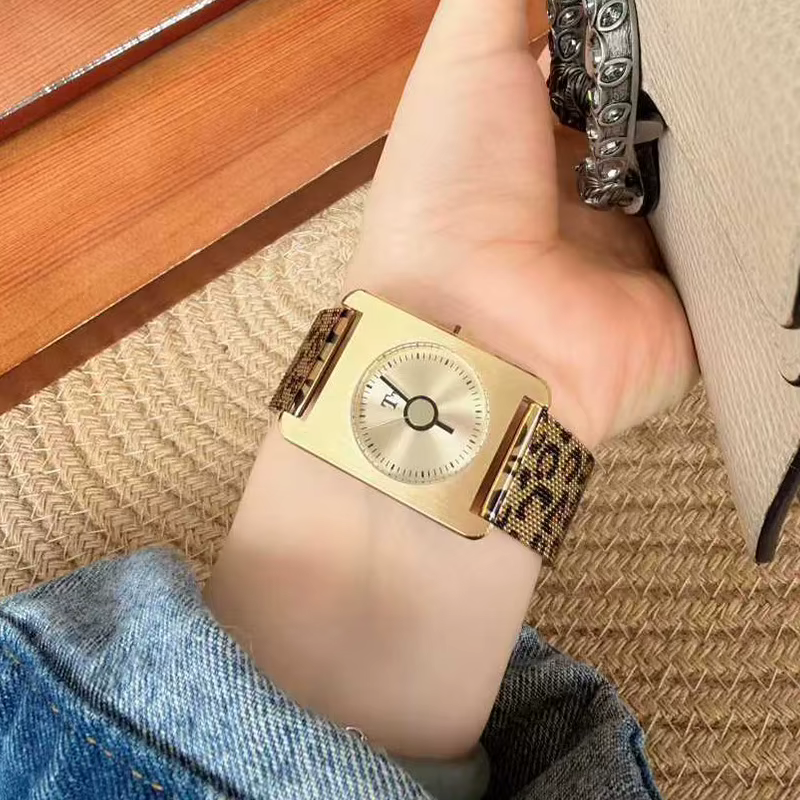 Montre carrée atmosphérique étanche pour femmes