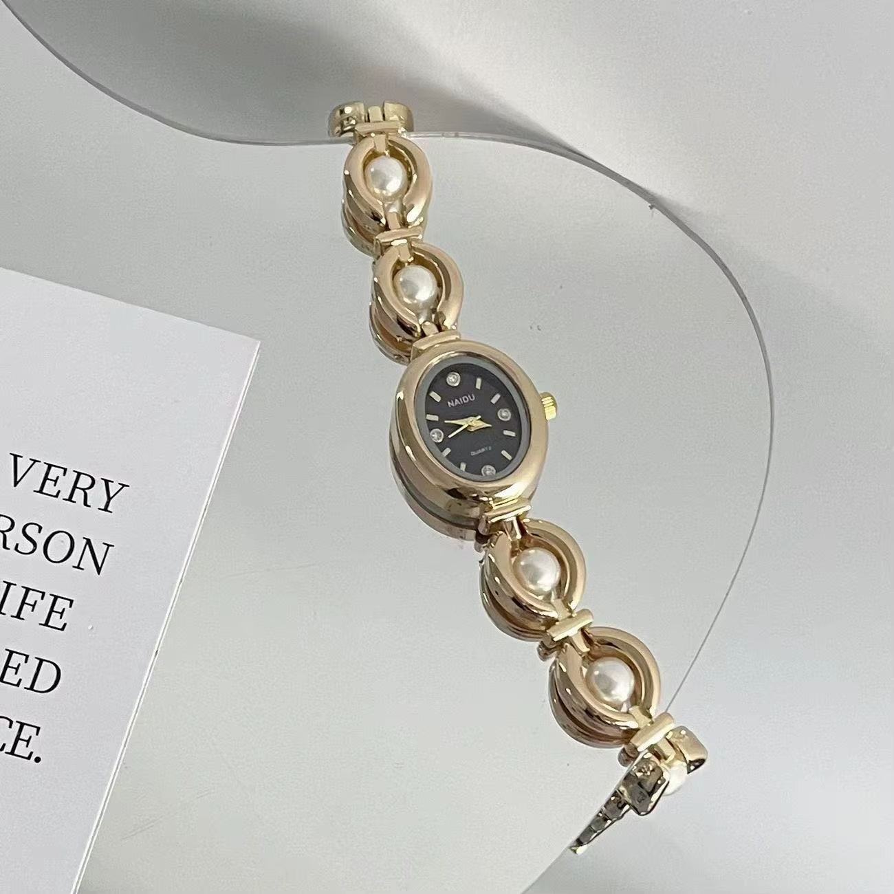 Nouvelle offre spéciale ovale belles dames Vintage montres pour femme fille étudiant mignon élégant petites femmes