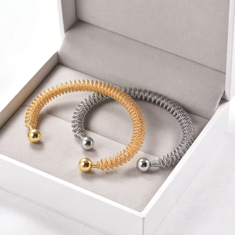 Bracelet ouvert minimaliste en maille tressée