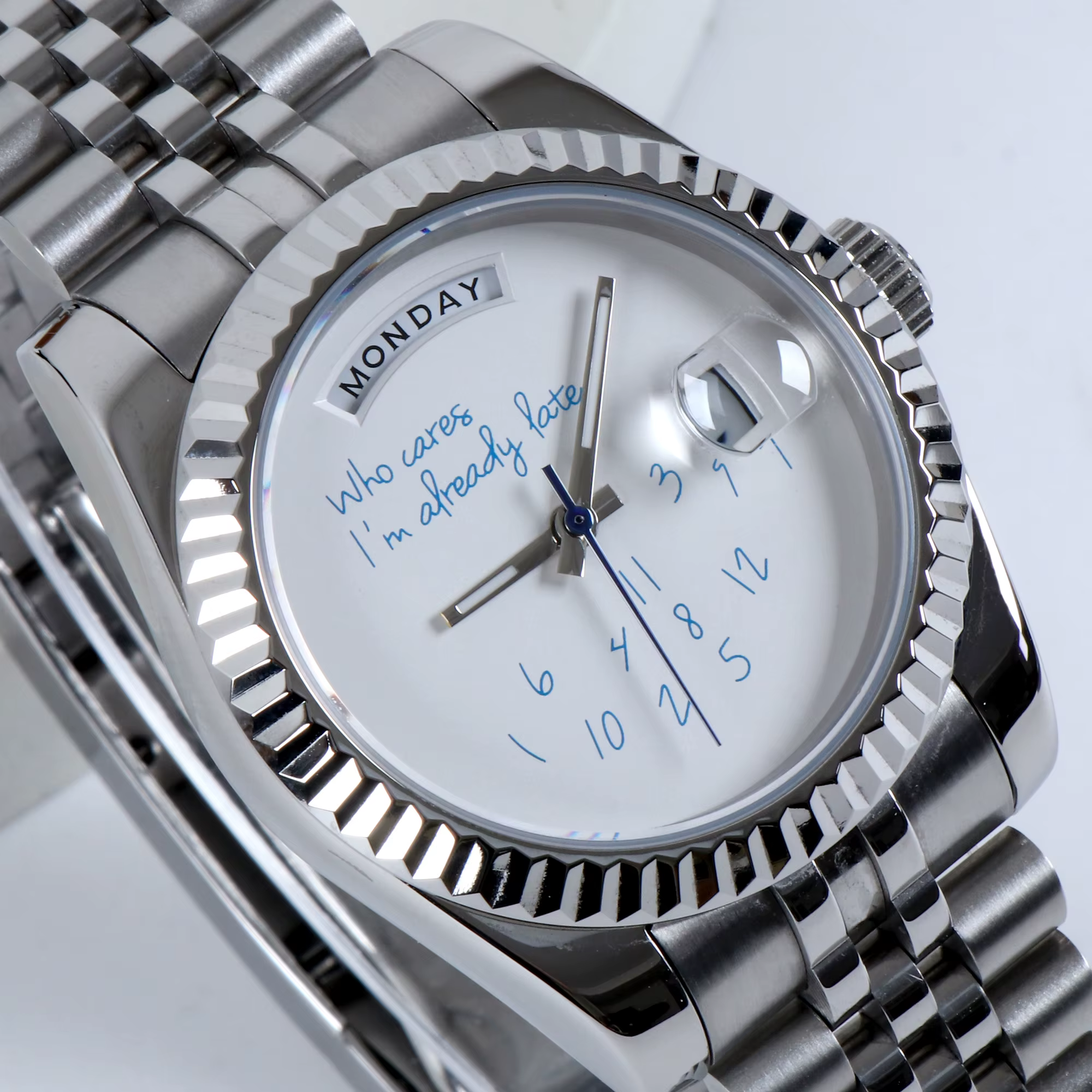 Montre MINUTESECOND 8285 pour qui soucie je suis déjà en retard 8285