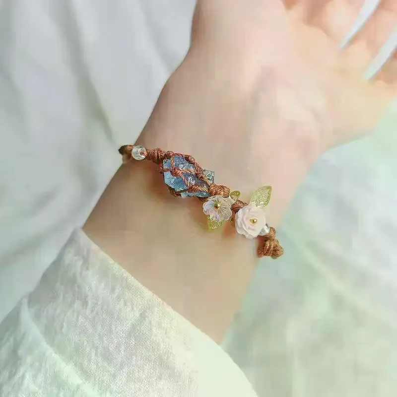 Bracelet ajustable en perles d'aquamarine, fait main, design superposé en maille de cristal, pour cadeau d'anniversaire pour femme