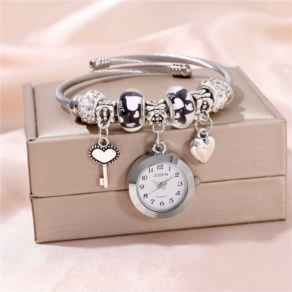 Montre-bracelet pour femme avec pendentif d'amour à la mode