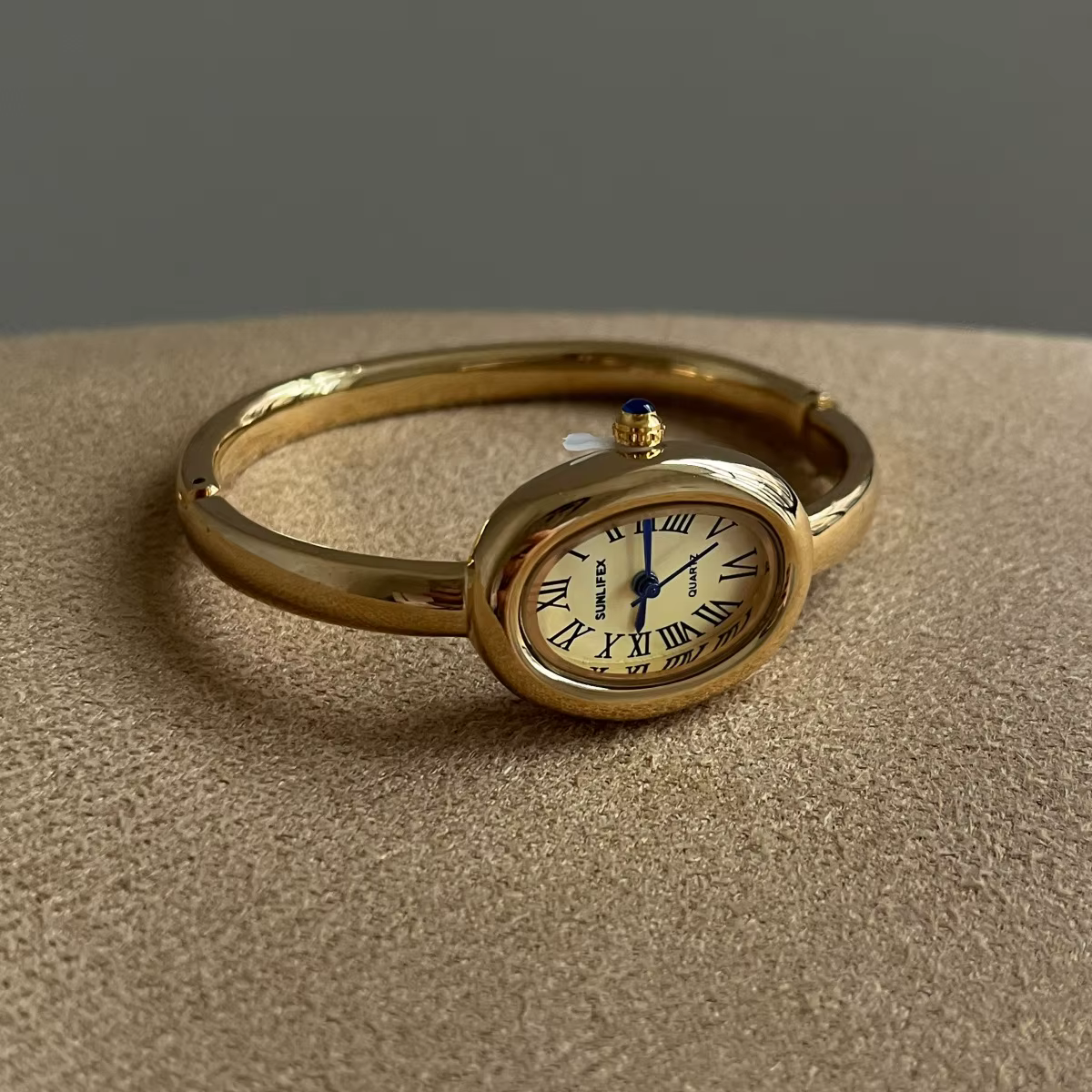 Montre ovale pour femmes