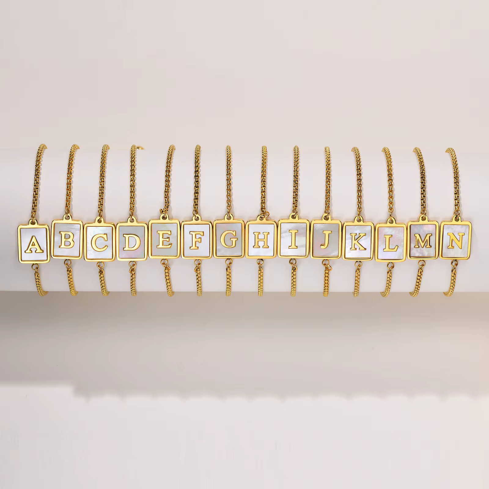 Bracelet coquillage lettre