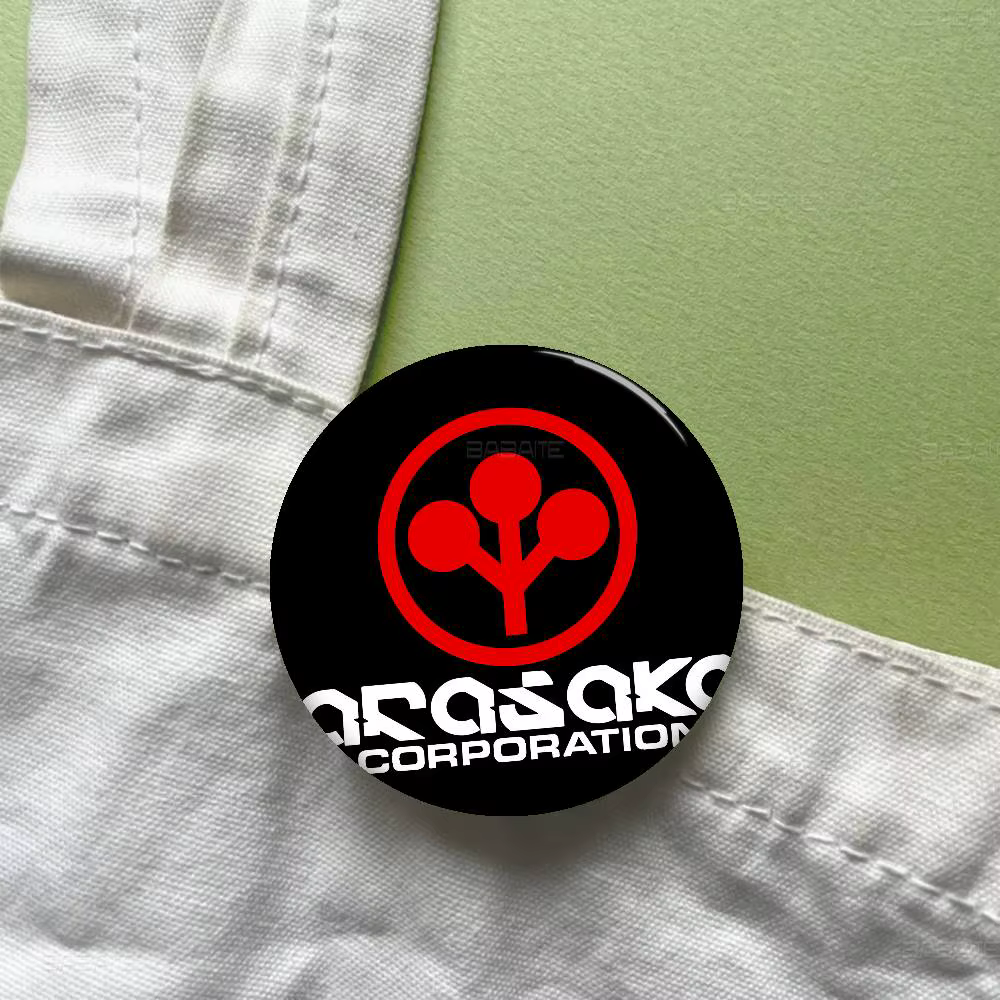 Épingles créatives avec logo de la société Arasaka, visages amusants, broche ronde à clipser, badge, accessoires pour sac à dos, chapeau, bijoux, cadeaux