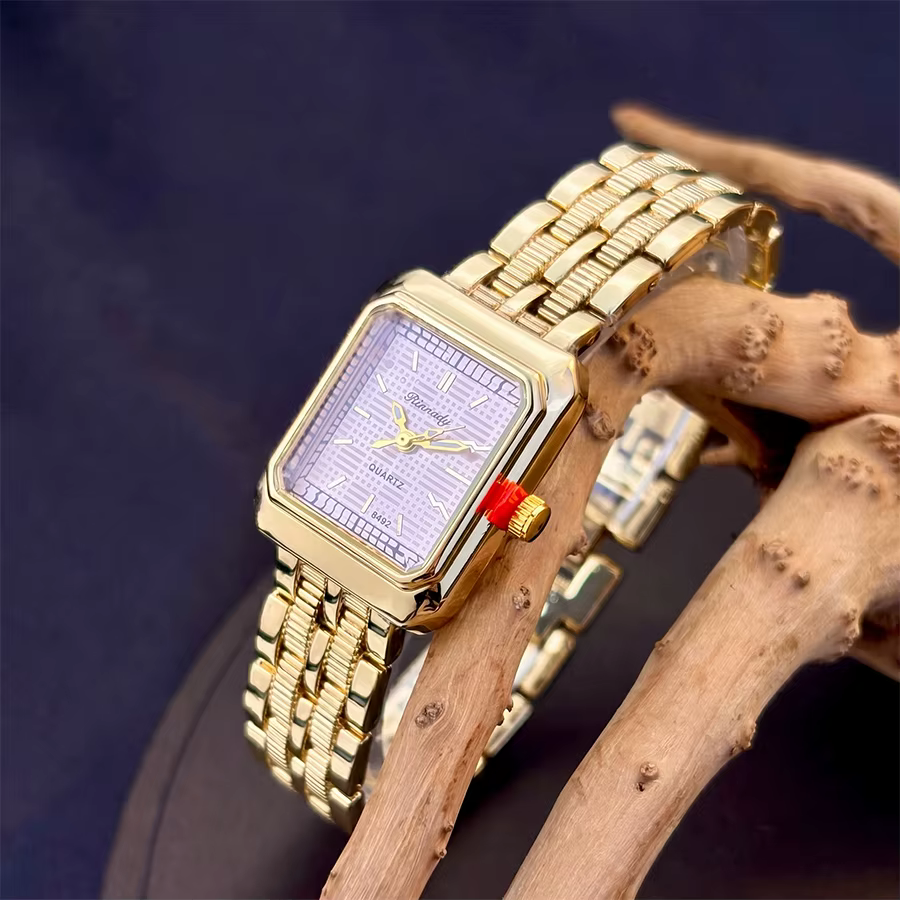 Montre élégante pour femme à cadran rectangulaire