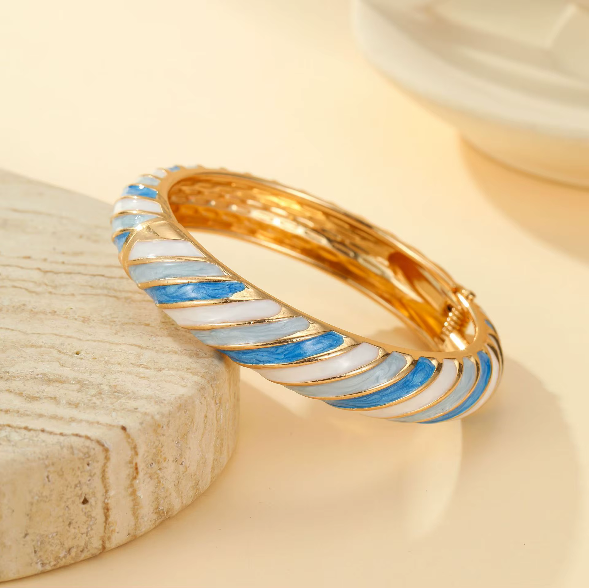 Bracelet ouvert épaissi avec rayures colorées effet goutte d'huile pour femme