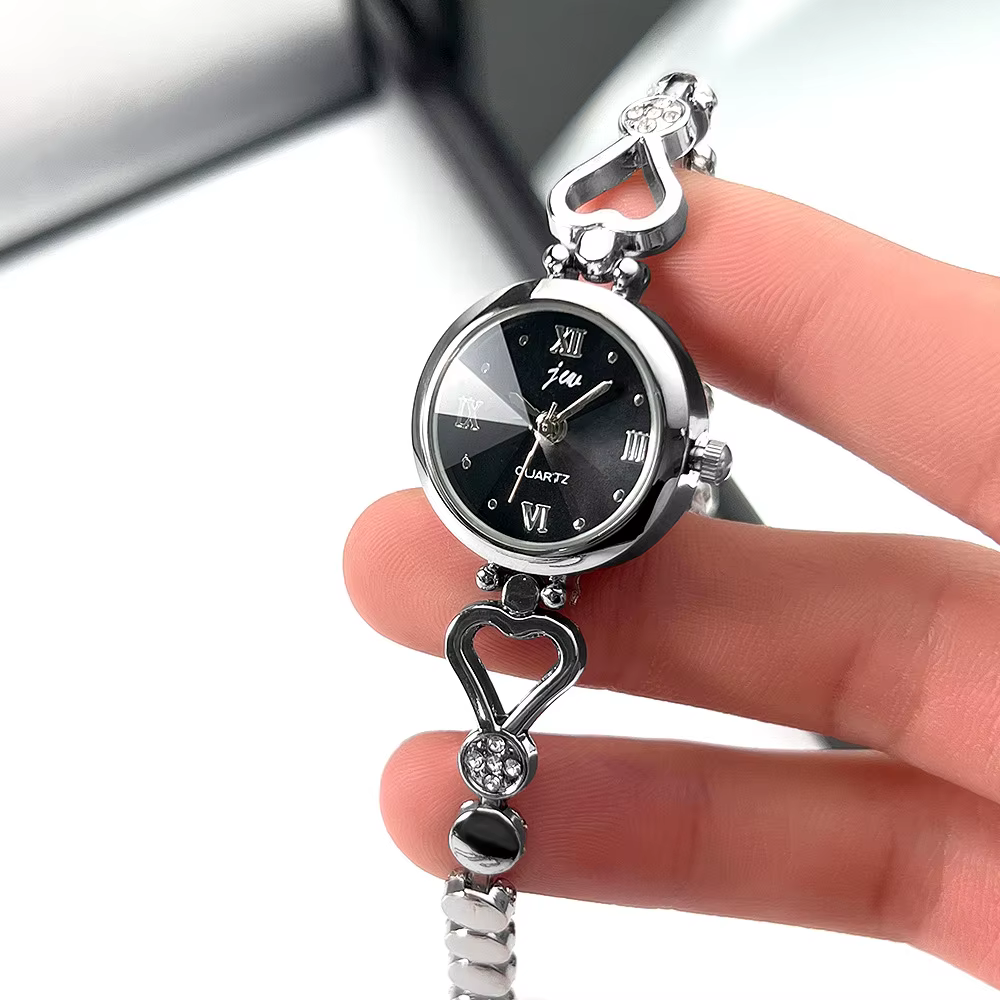 Montre pour femme compacte et raffinée