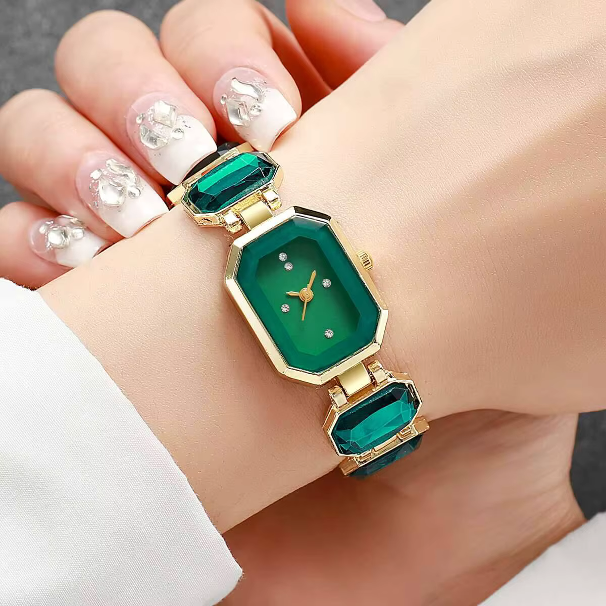 Montres élégantes pour femmes