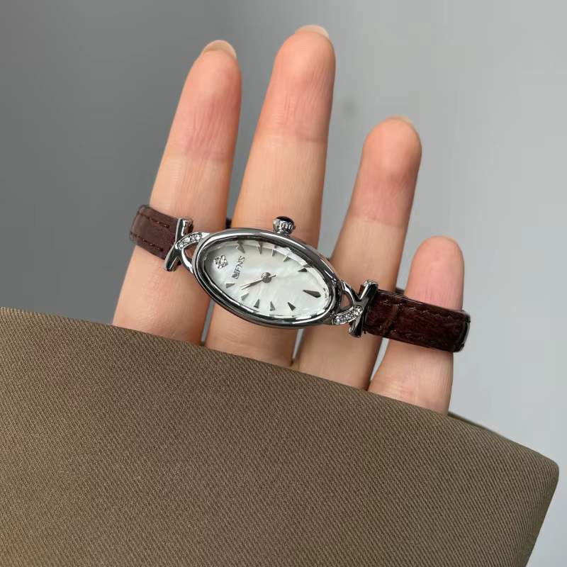 2025 montre à Quartz de luxe pour femmes ovale saphir décontracté dames horloge étanche en cuir marron élégant