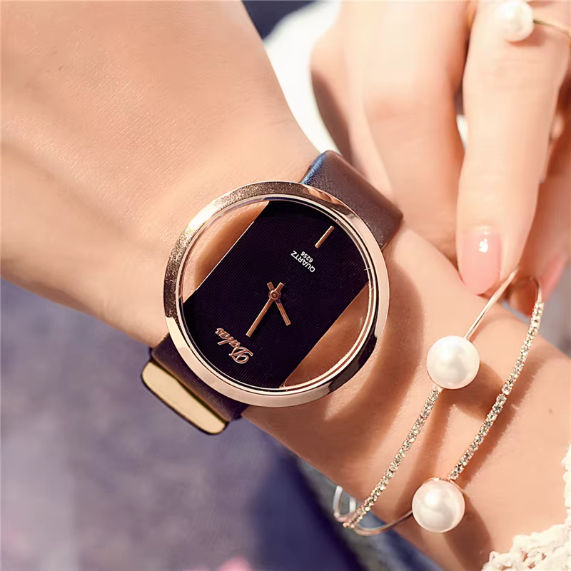 Mode chaude femmes montre de luxe en cuir squelette bracelet