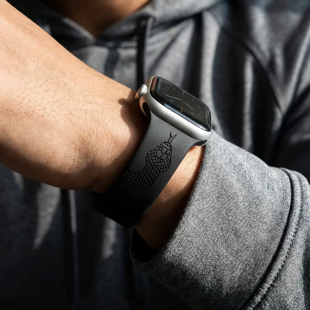 Nouveau bracelet en silicone gravé motif serpent pour Apple Watch 44mm 42 46 38 49 40 41 45mm