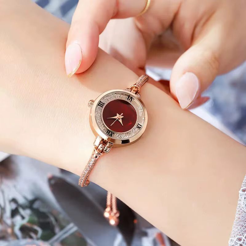 2024 mode montre pour femme Bracelet en or petit cadran