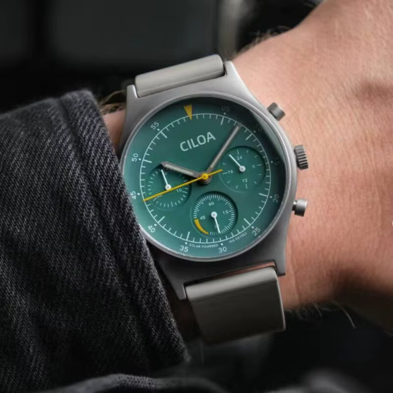 Montre à quartz multifonction